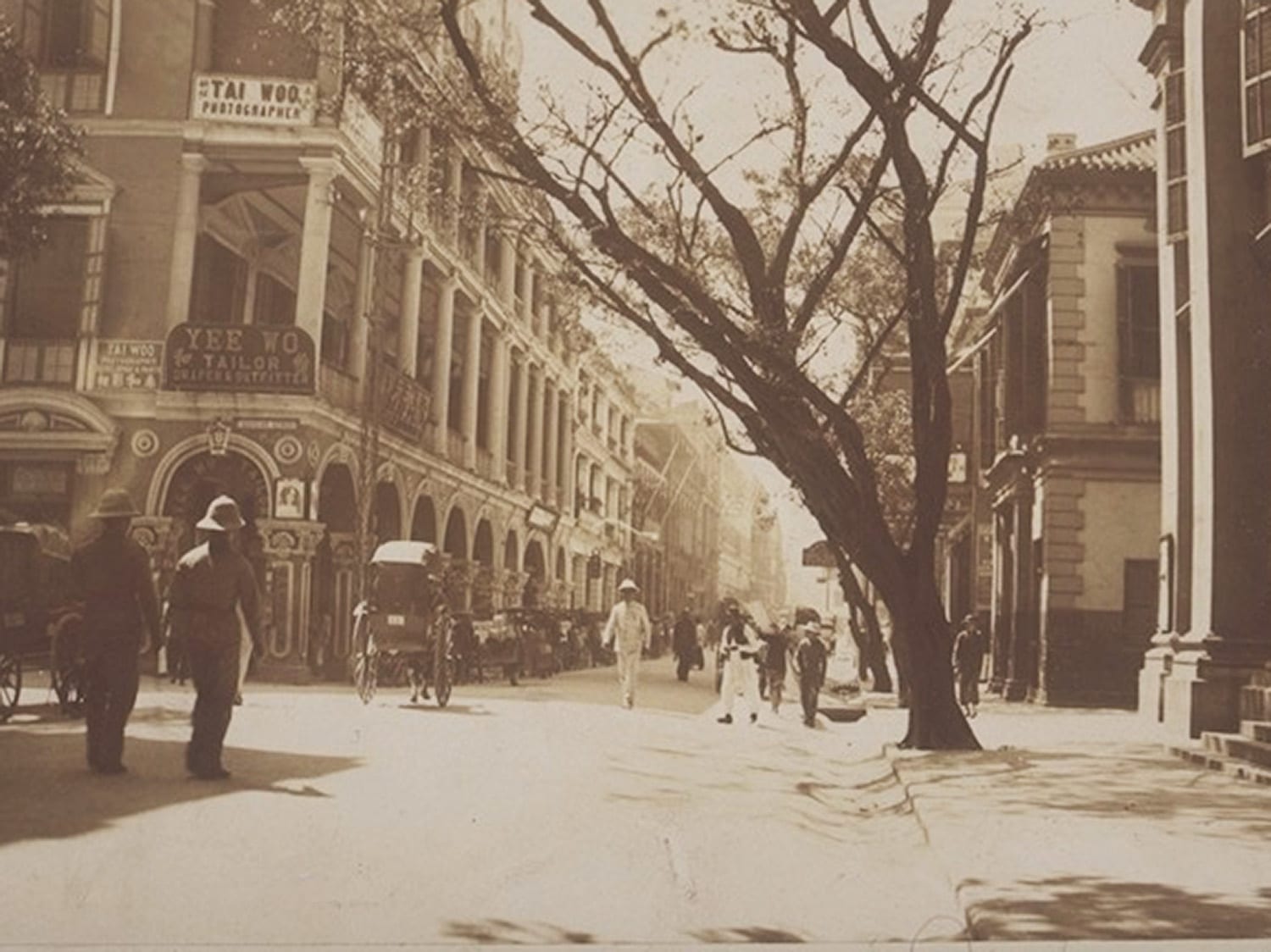 bma a 30.01.049 scène de rue ('queen's road central') dans le quartier commerçant de hong kong 1909