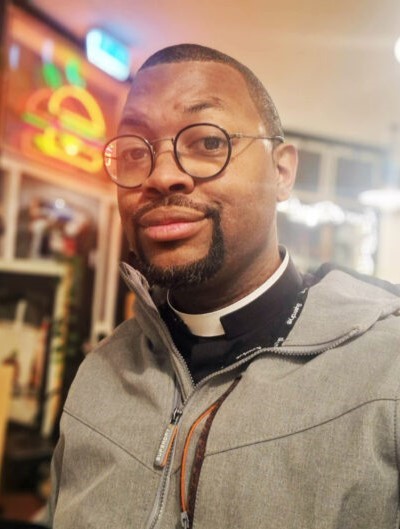 img rev. dr. scotty j. williams (mission 21 flyer photo) corrigé