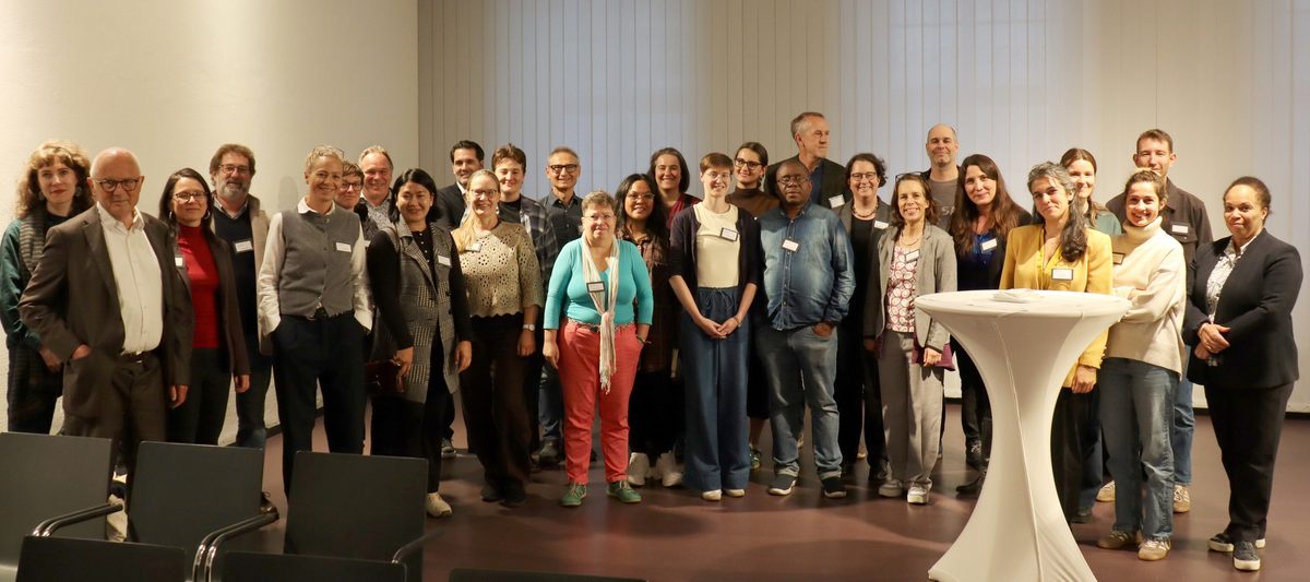 Foto de grupo: mesa redonda «Recordar el futuro», 15/10/2026, Misión 21, con datos reducidos